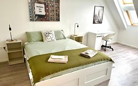 Palace Quarter 2 Peaceful Modern Central Top Floor Apartment